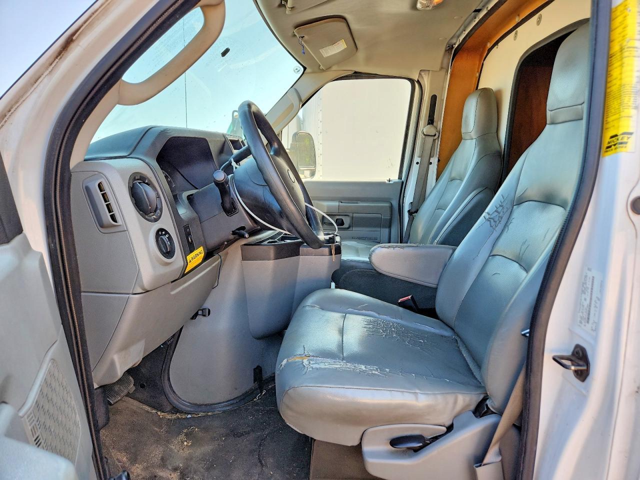2015 Ford E350 BOX Truck