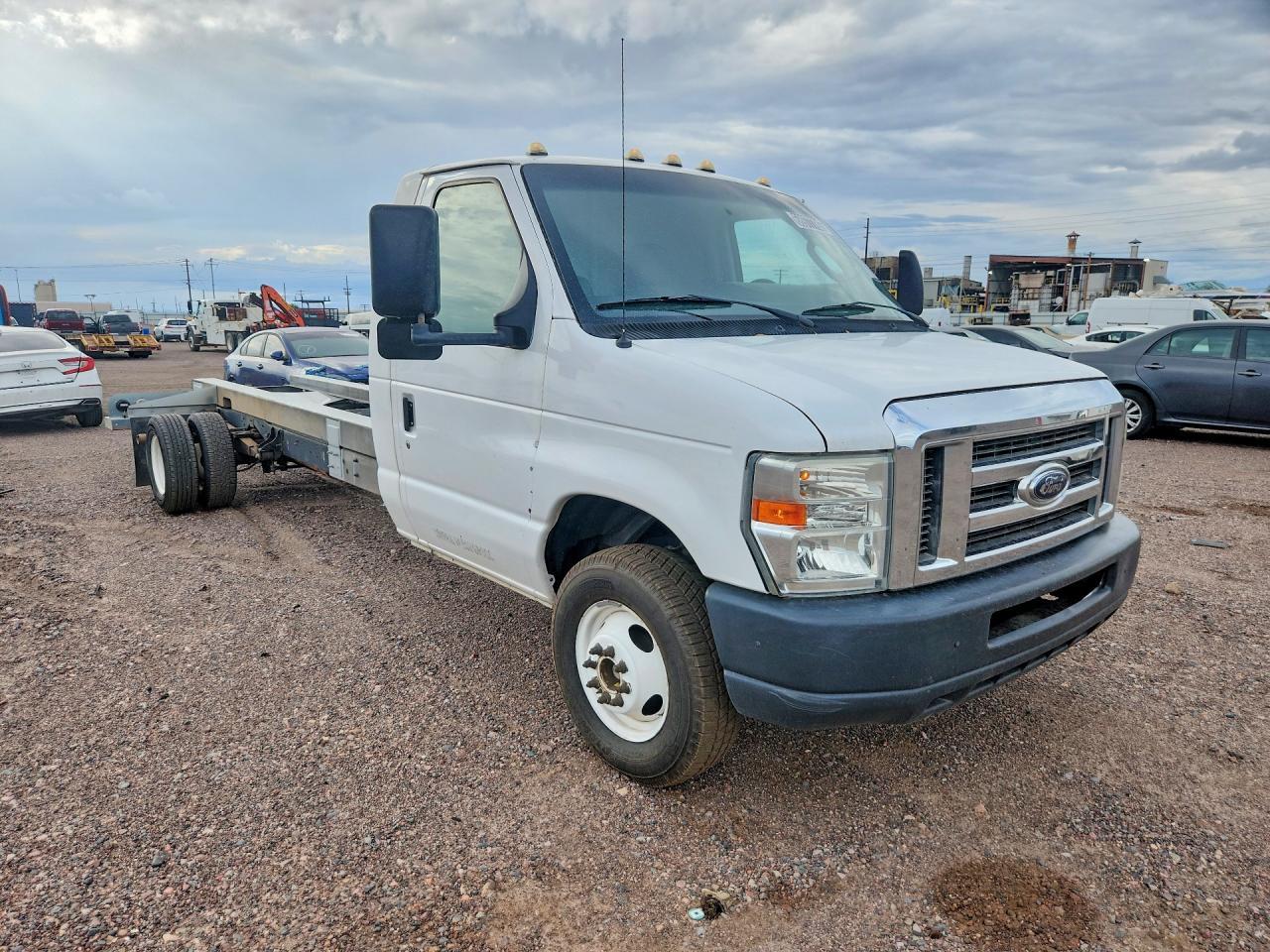 2011 Ford Econoline E450 Super Duty Cutaway Van