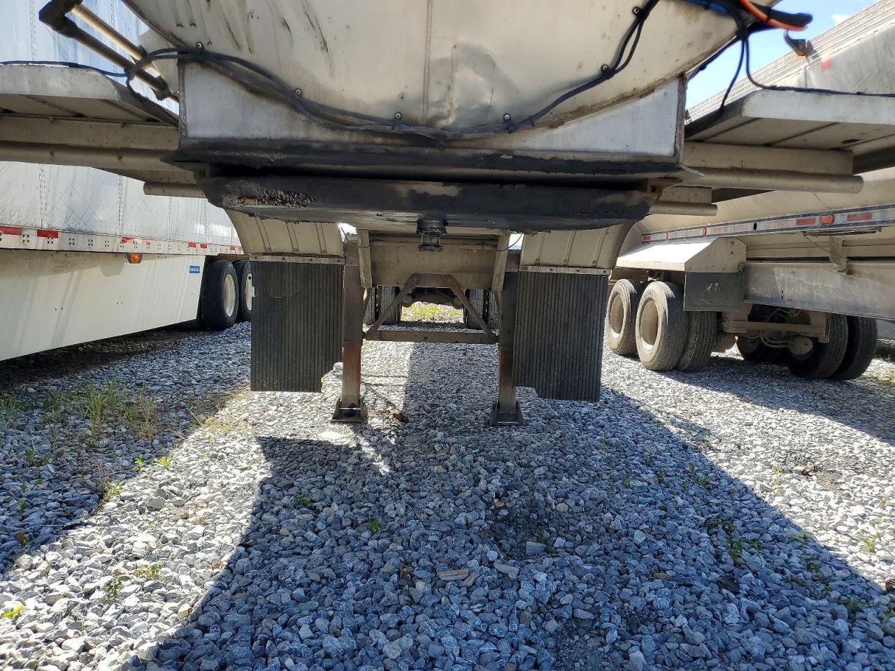 2005 Walker Fuel Tank Trailer