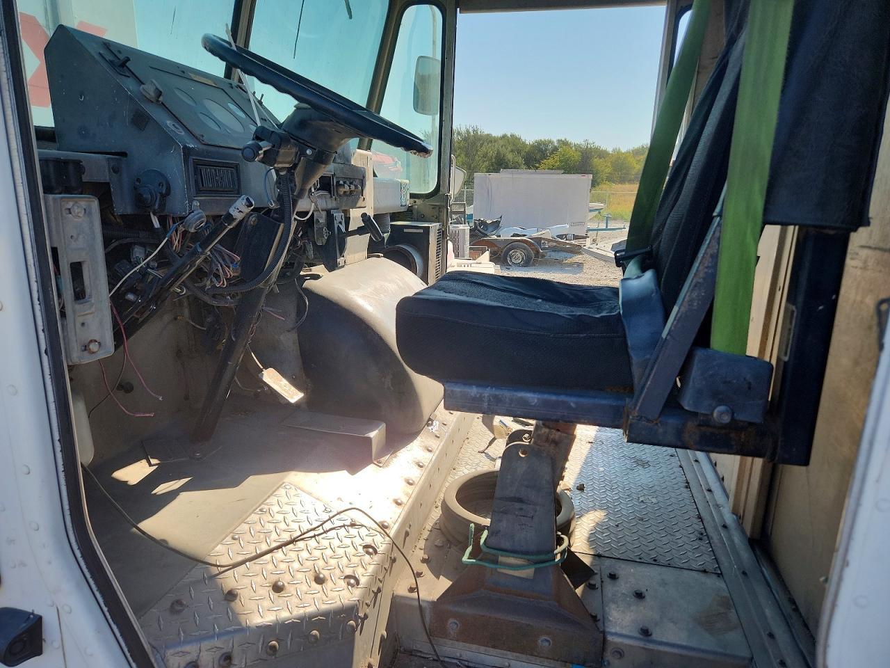 2001 International 1000 1652