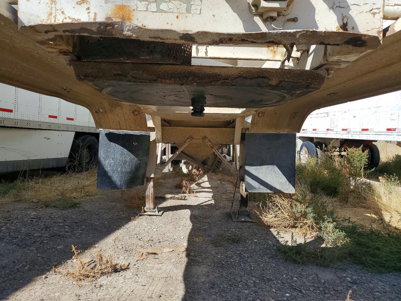 1983 Hobbs Trailer 1983 Pneumatic DRY Bulk Trailer