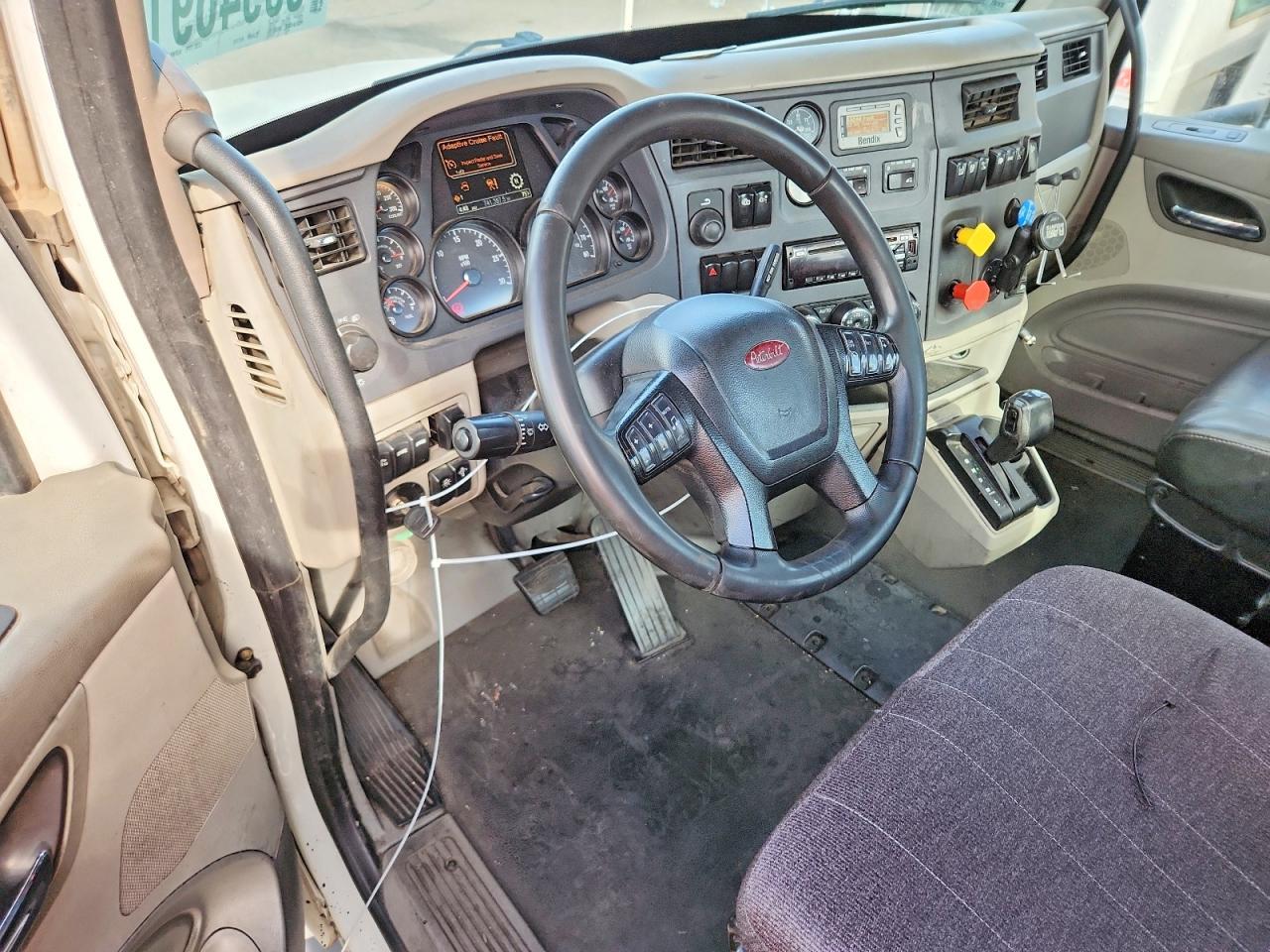 2018 Peterbilt 579 Semi Truck
