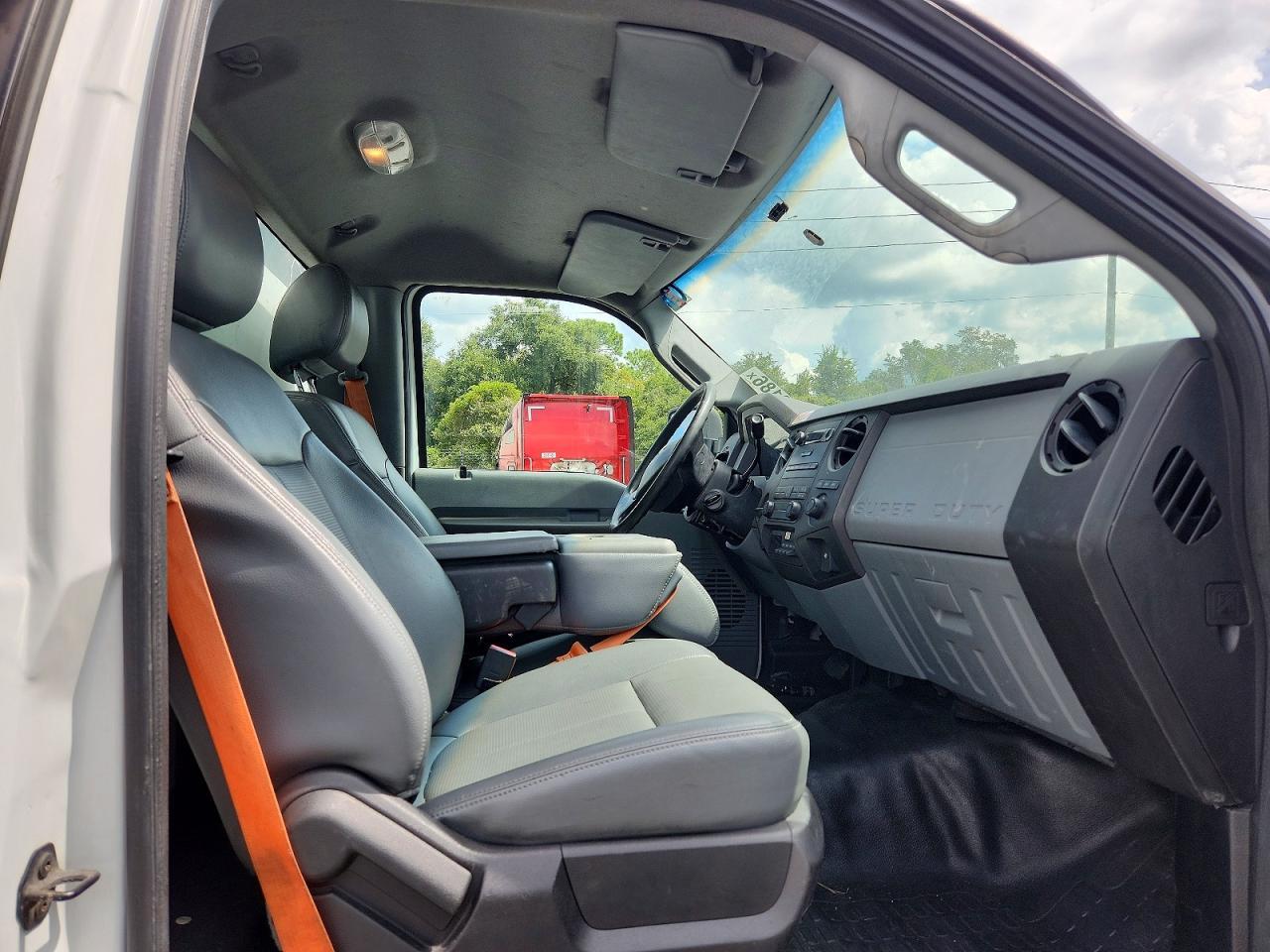 2013 Ford F750 Super Duty BOX Truck
