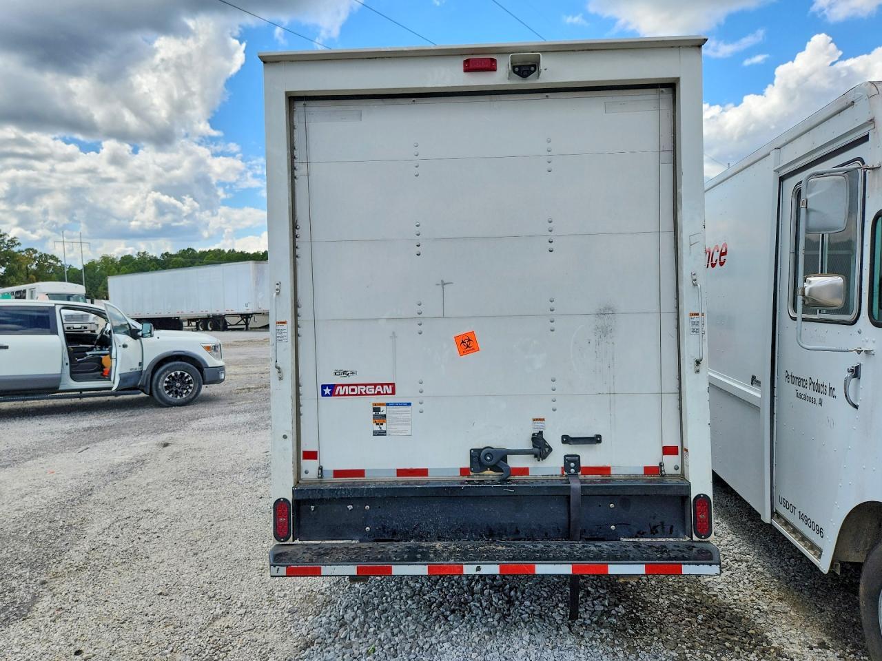 2024 Chevrolet Express BOX Truck