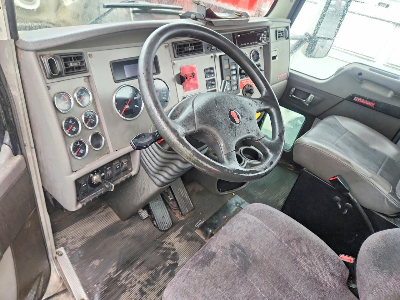 2017 Kenworth T370 Semi Truck