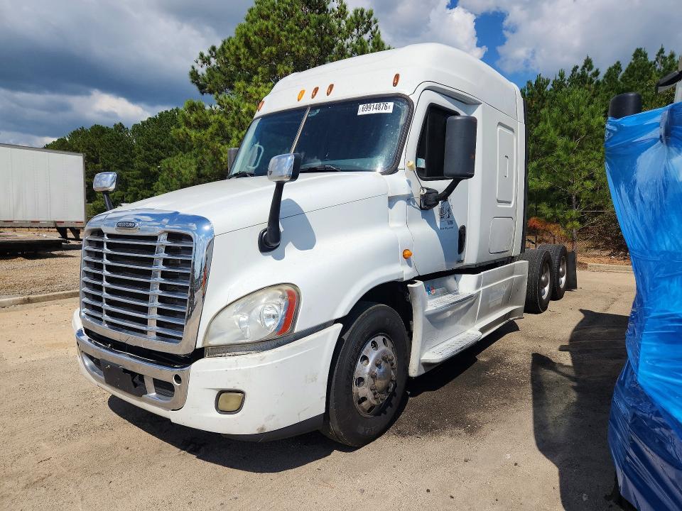 2014 Freightliner Cascadia Semi Truck
