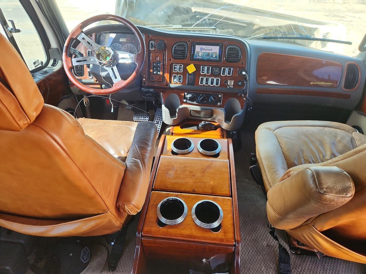 2005 Freightliner Sport Chassis 106