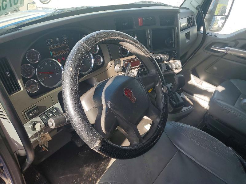 2017 Kenworth T680 Semi Truck