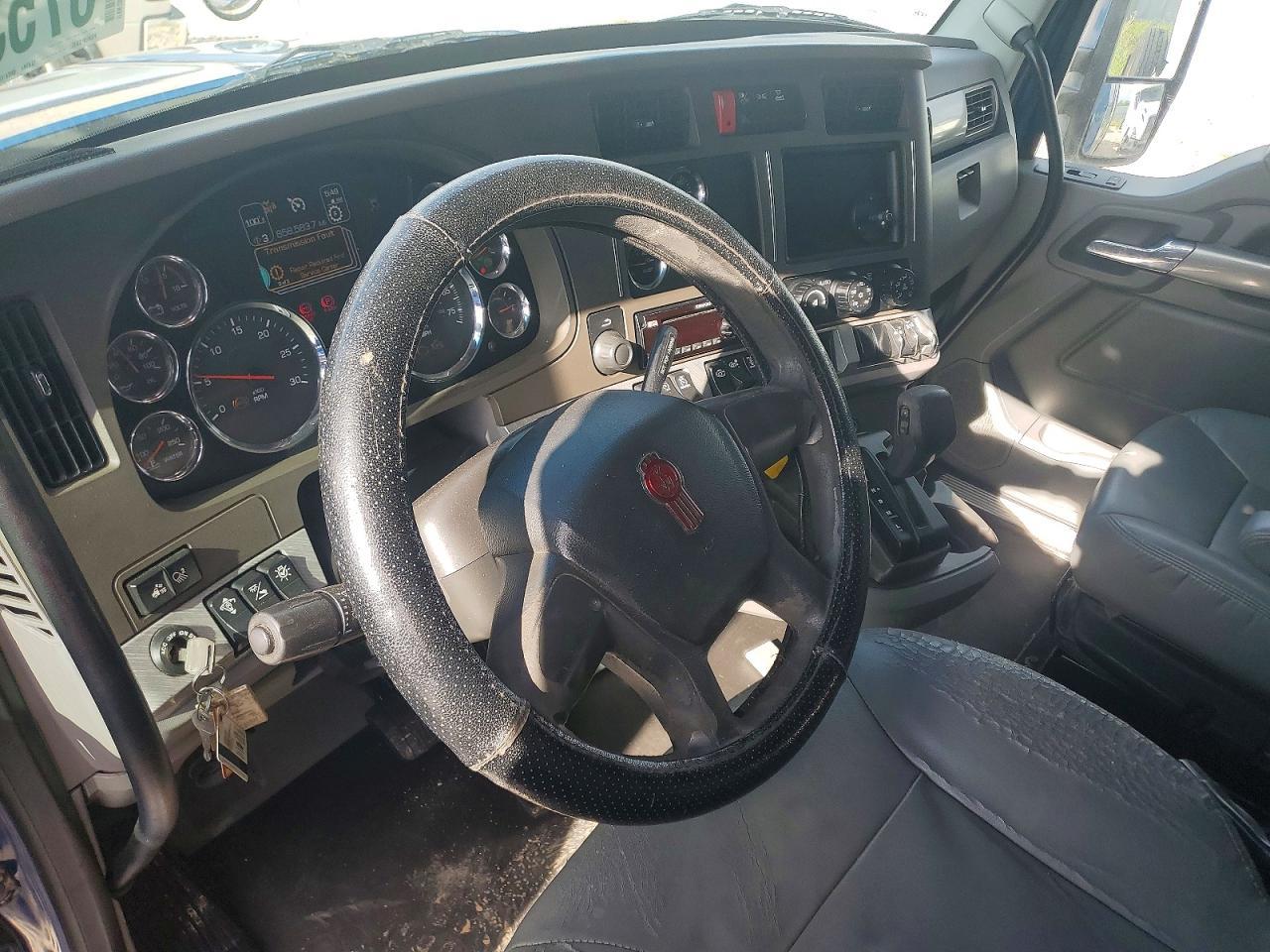 2017 Kenworth T680 Semi Truck