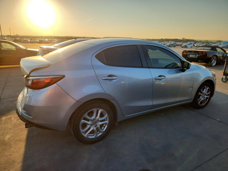 2017 Toyota Yaris IA Base