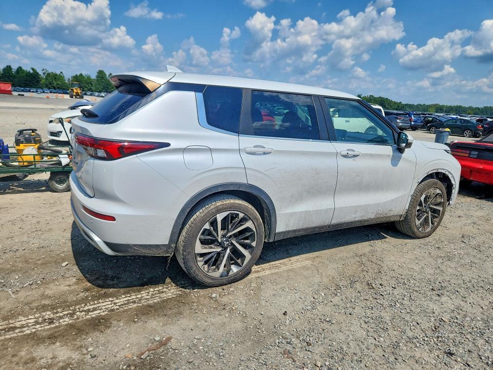 2022 Mitsubishi Outlander SE
