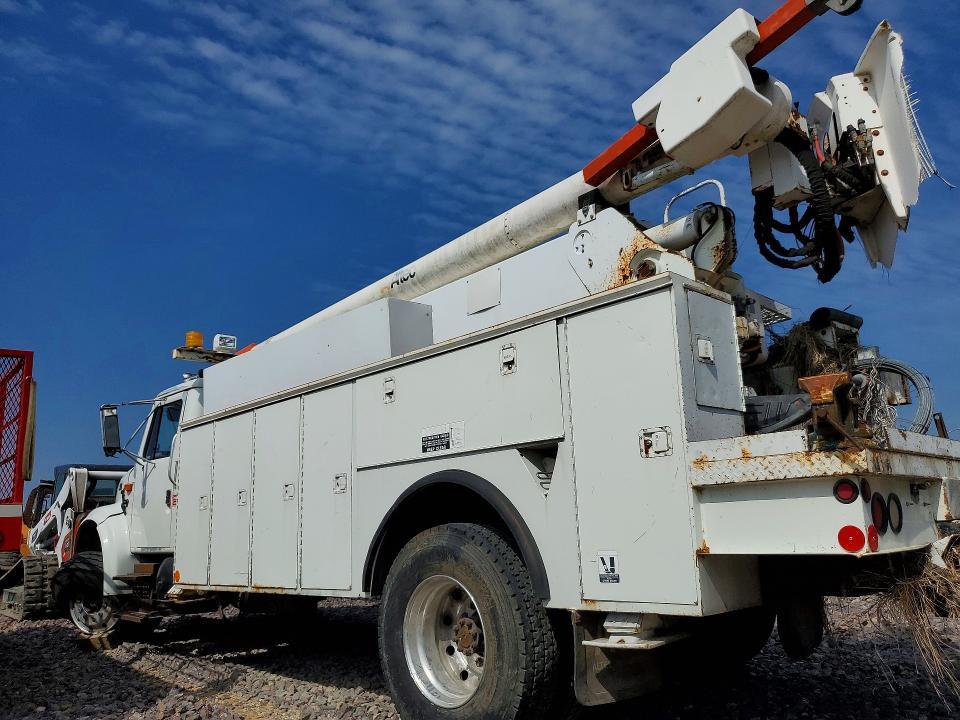 2000 International 4700 Bucket Truck