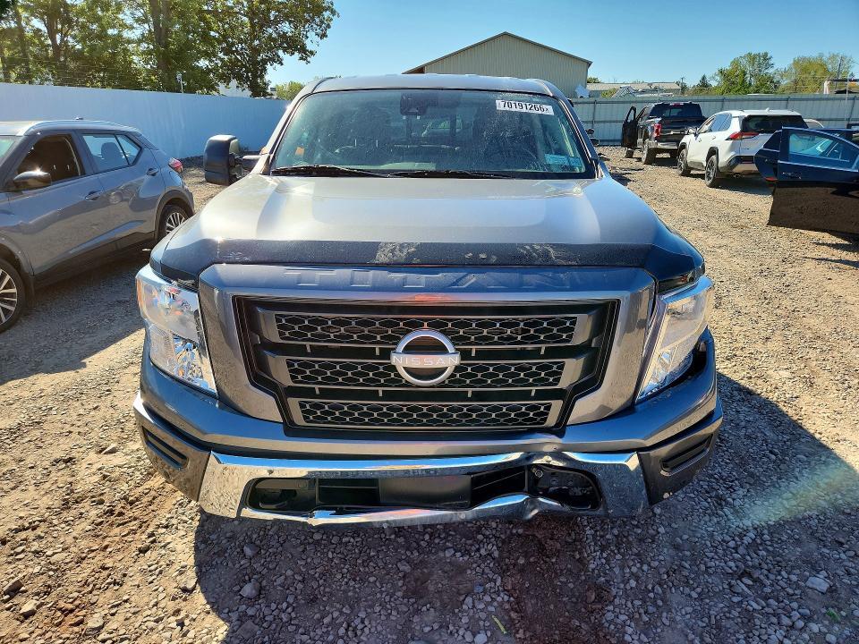 2024 Nissan Titan SV