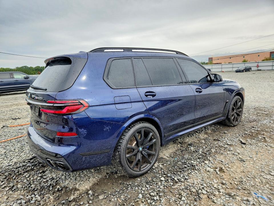 2025 BMW X7 M60i
