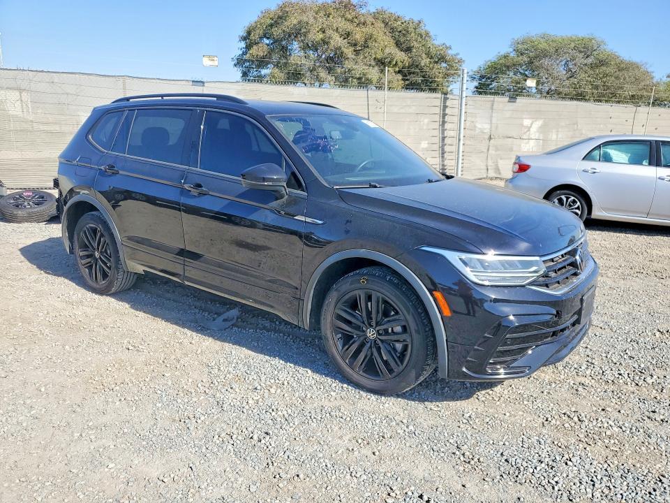 2022 Volkswagen Tiguan SE R-LINE Black