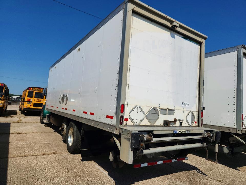2018 Peterbilt 348 BOX Truck