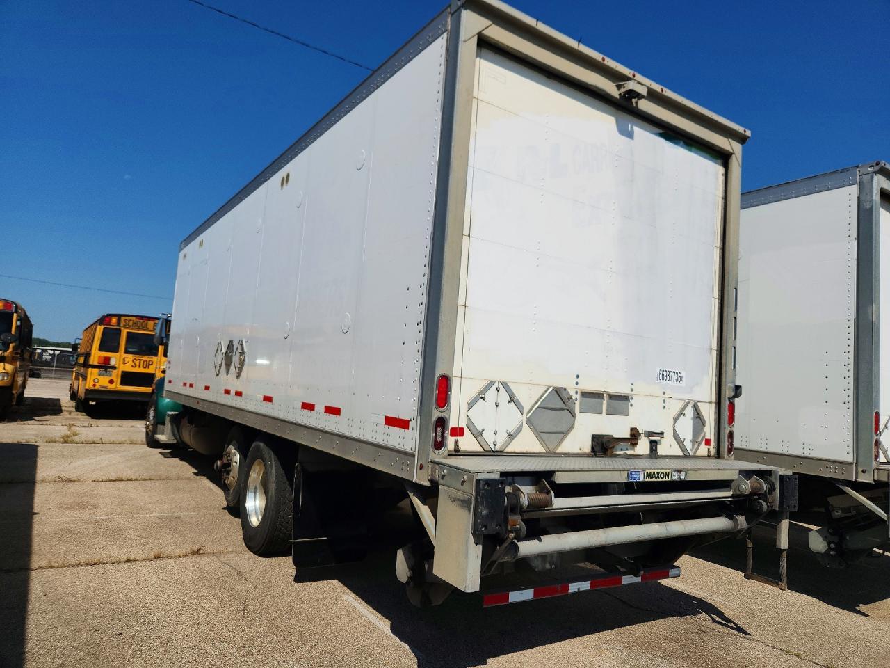 2018 Peterbilt 348 BOX Truck