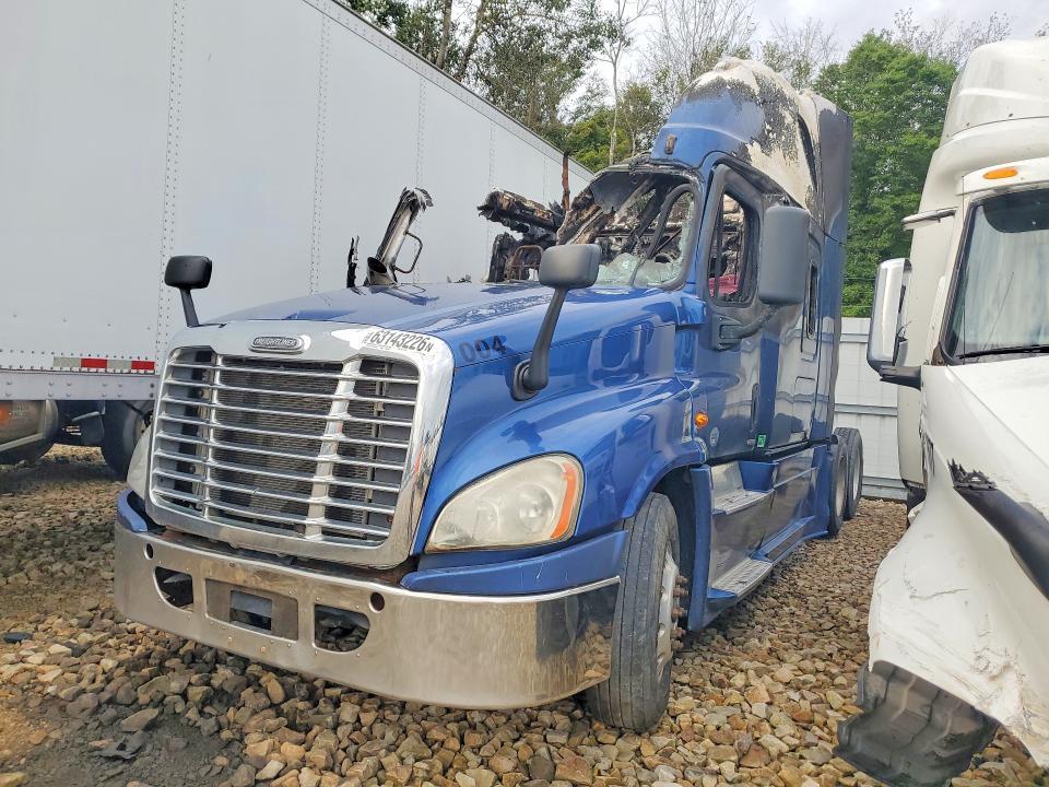 2014 Freightliner Cascadia Semi Truck