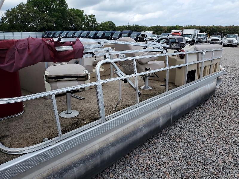2010 Bennington Pontoon Boat