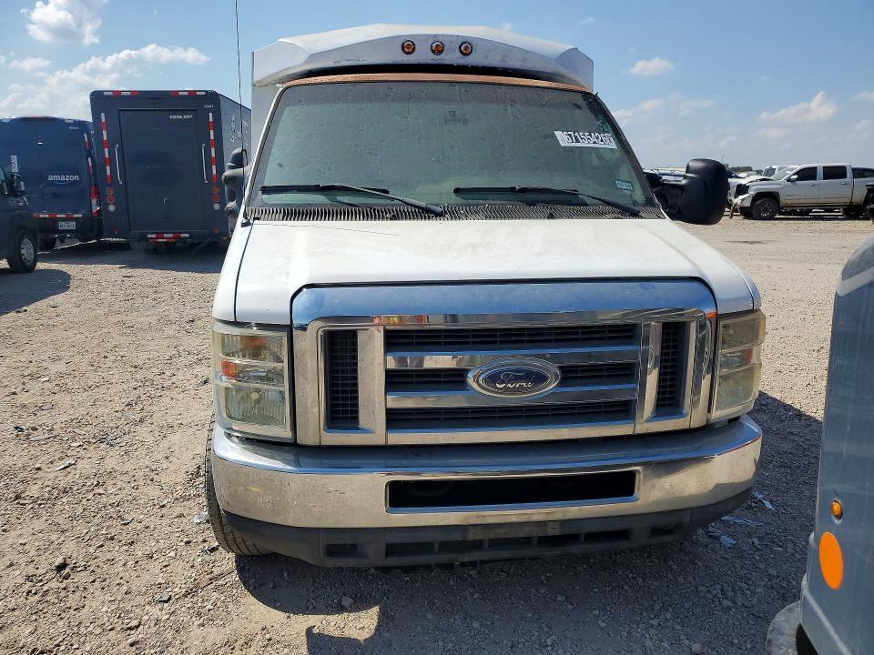 2012 Ford Econoline E350 Super Duty Cutaway Van