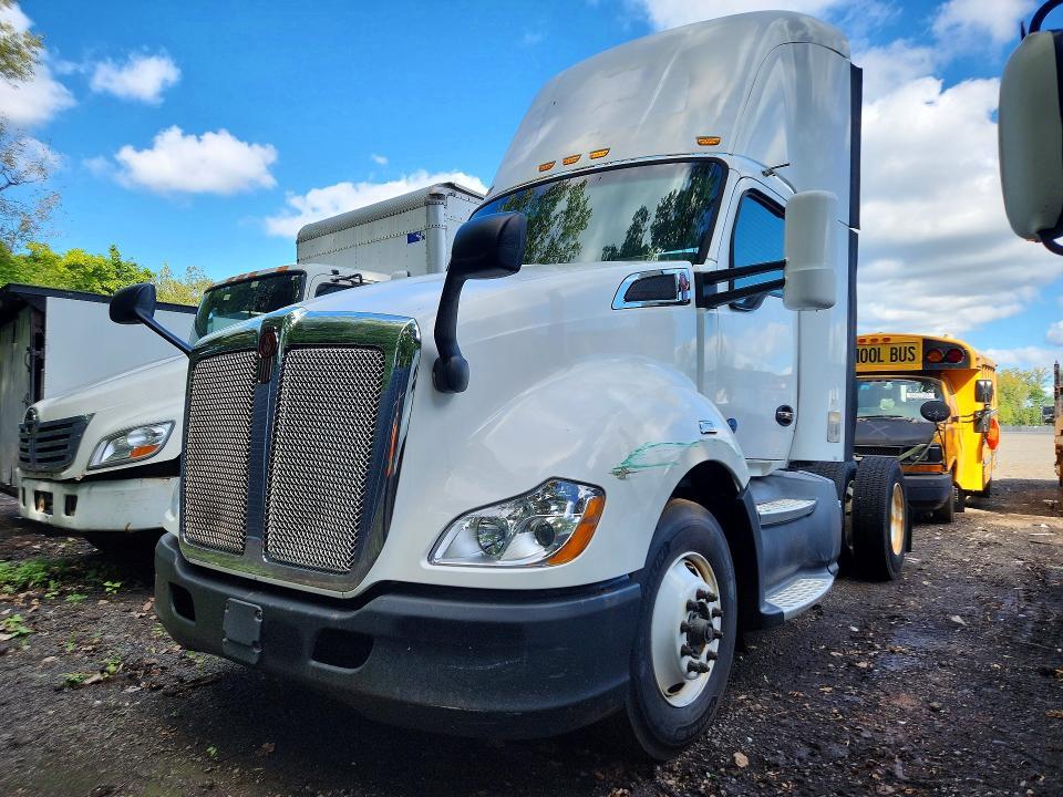 2016 Kenworth T680 Semi Truck