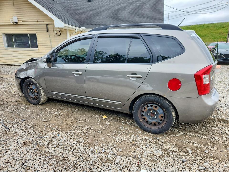 2010 KIA Rondo LX