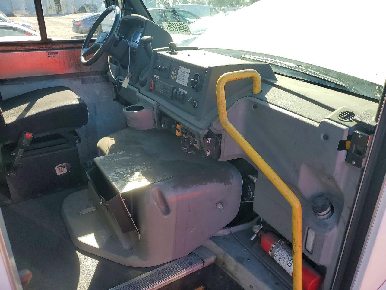 2015 Isuzu NPR Delivery Van