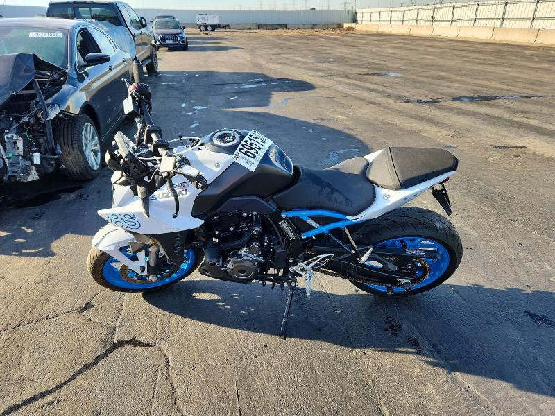 2023 Suzuki GSX800 R