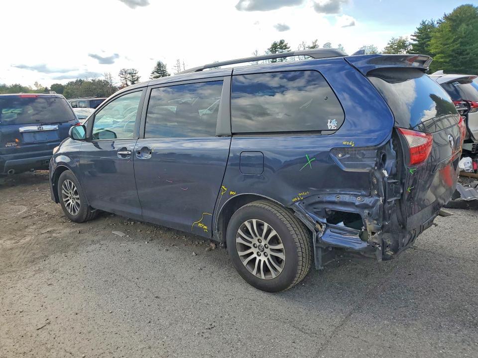 2019 Toyota Sienna XLE Premium 8-PASSENGER