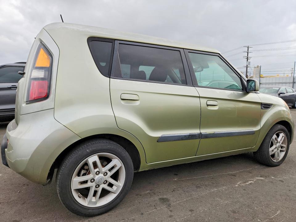 2010 KIA Soul +