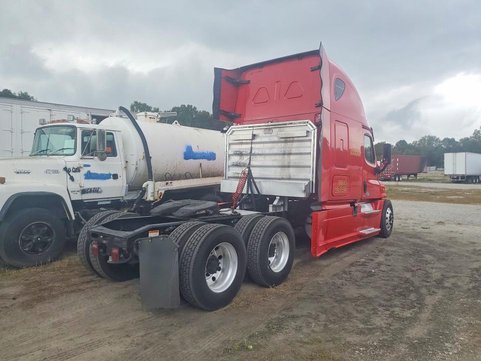 2016 Freightliner Cascadia 125 Semi Truck