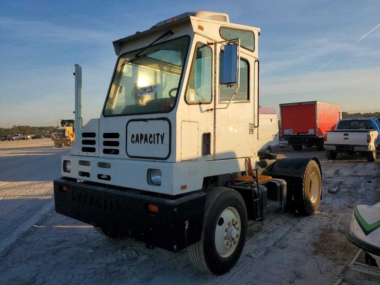 2003 Capacity TJ5000 Yard Truck