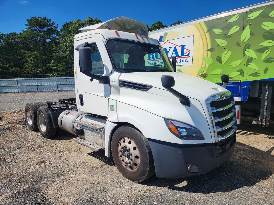 2023 Freightliner Cascadia 126 Semi Truck