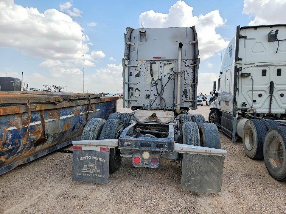 2007 Freightliner Columbia 120 Semi Truck