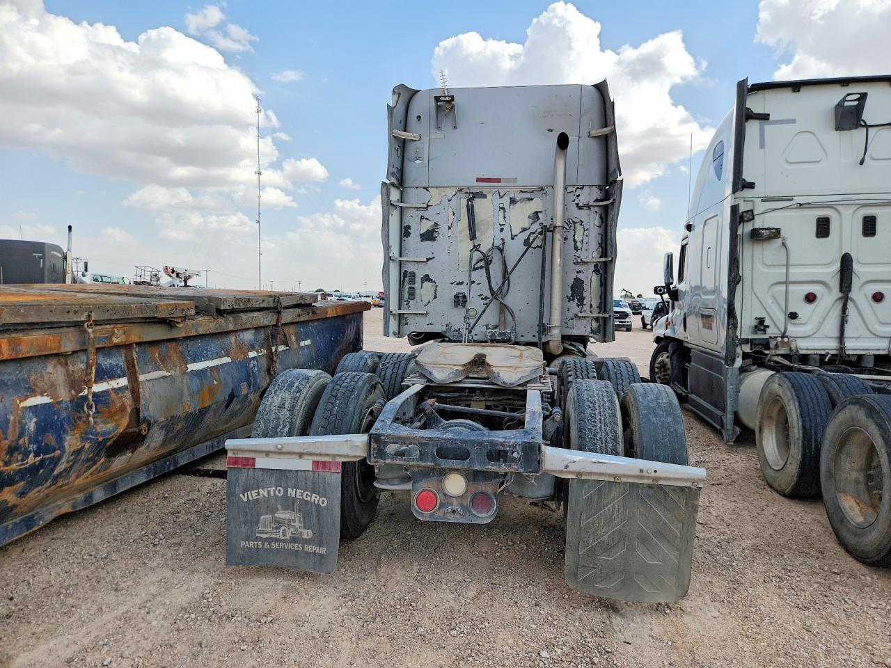 2007 Freightliner Columbia 120 Semi Truck