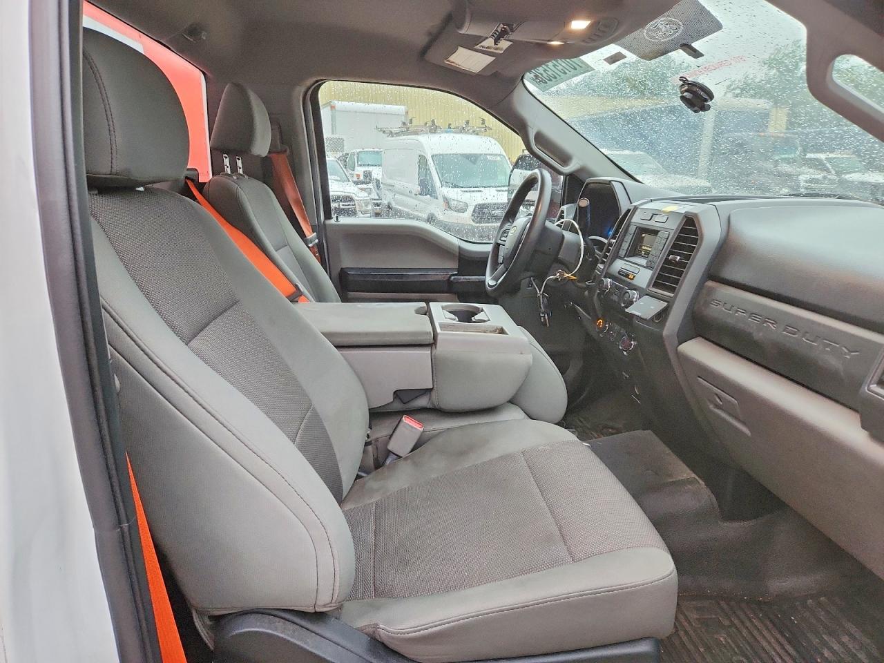 2017 Ford F550 Super Duty BOX Truck