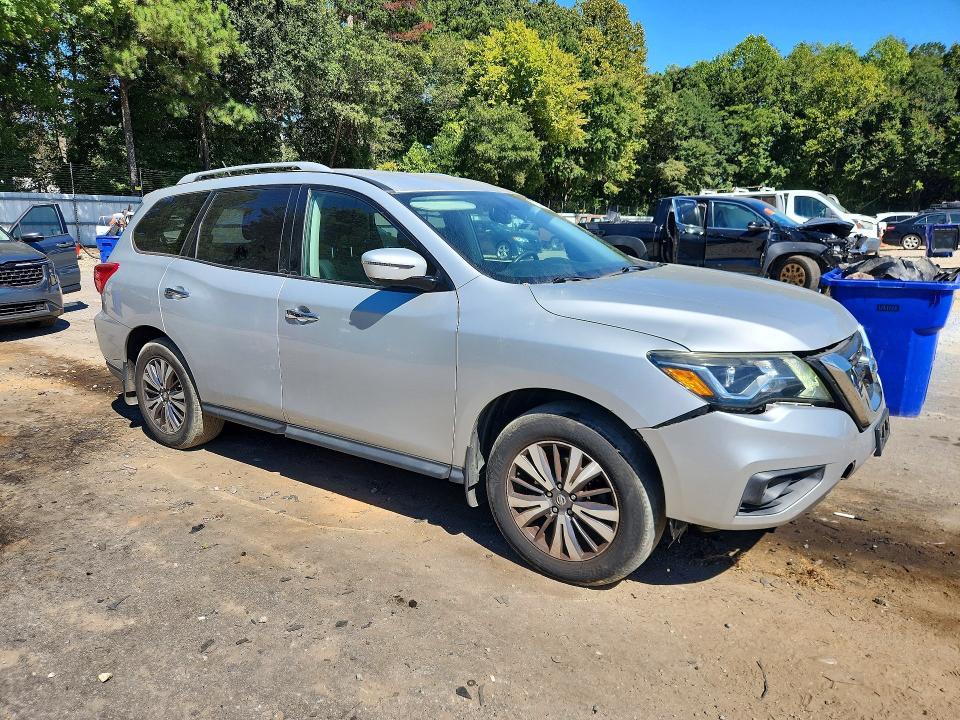 2017 Nissan Pathfinder SV