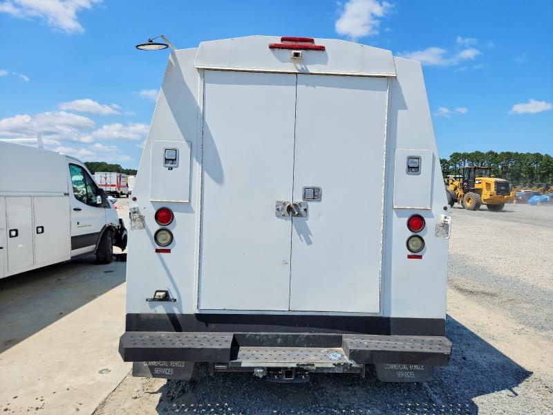 2010 Ford Econoline E450 Super Duty Cutaway Van
