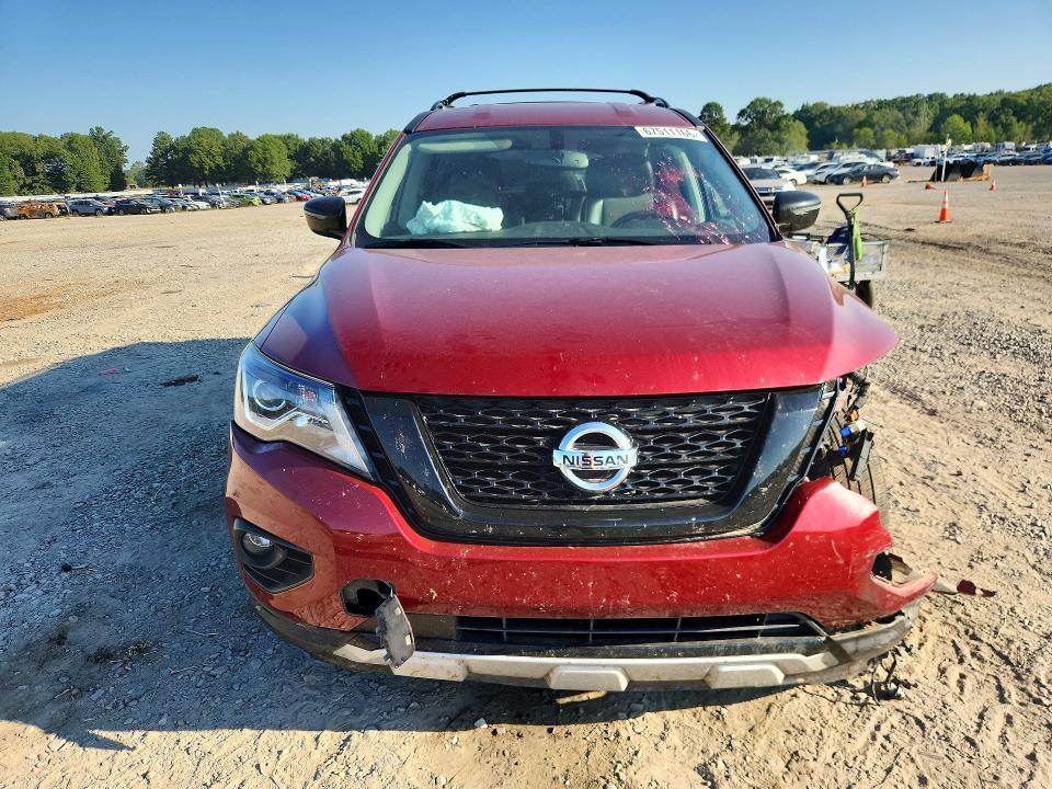 2020 Nissan Pathfinder sv