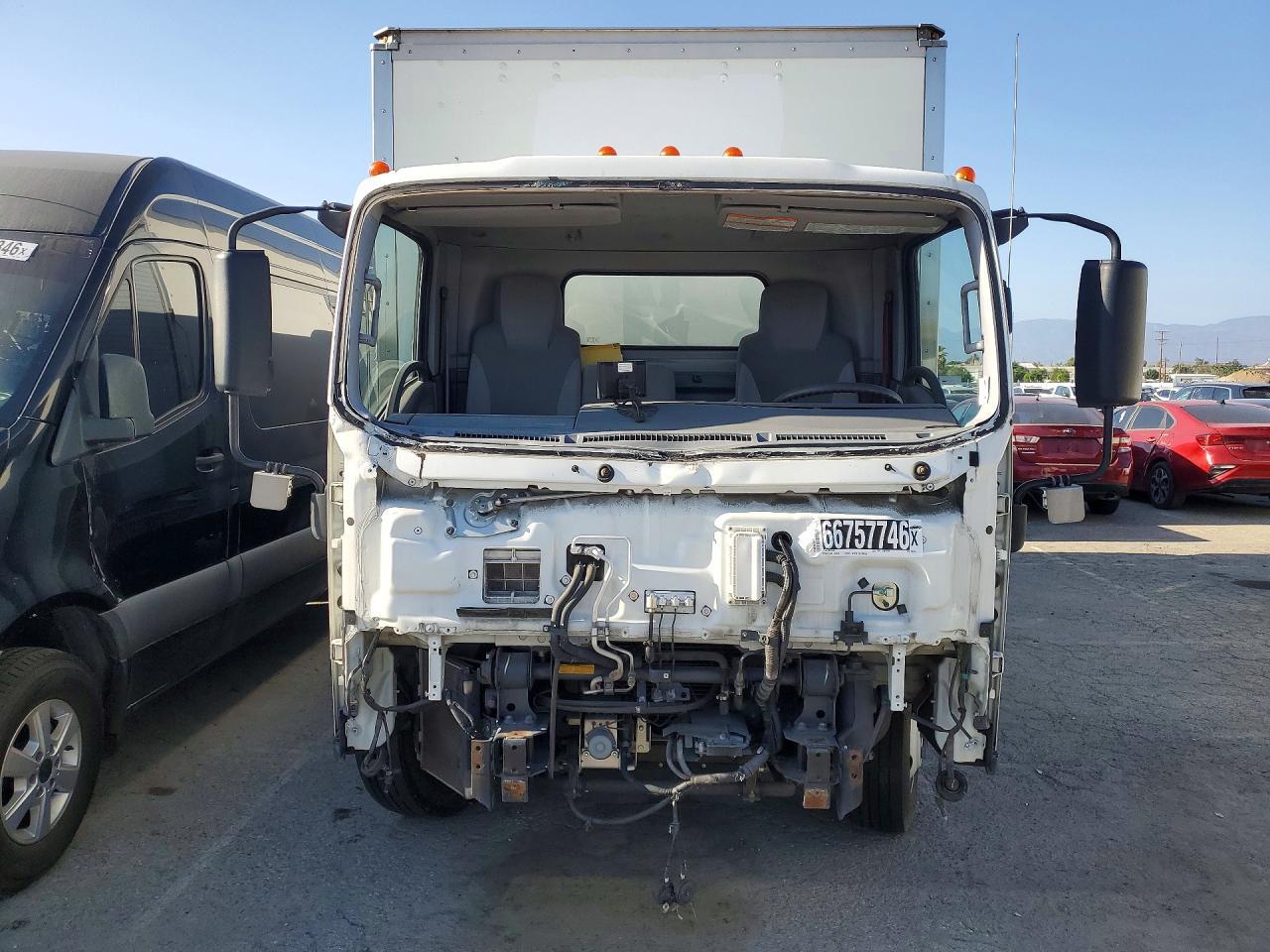 2020 Isuzu NRR BOX Truck
