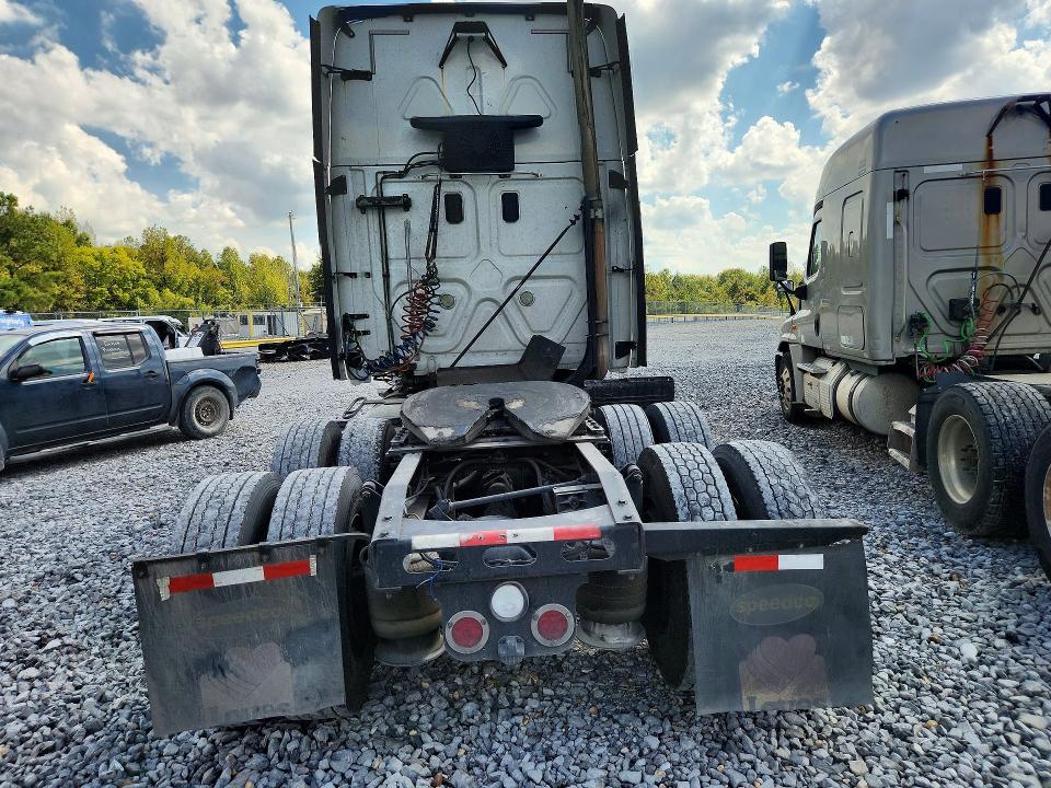 2017 Freightliner Cascadia 125 Semi Truck