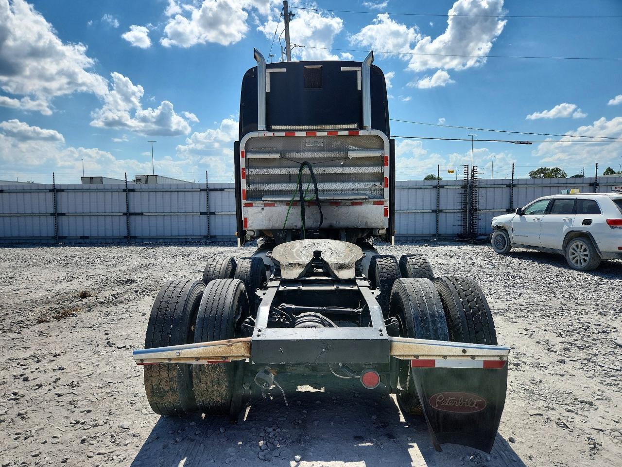 2005 Peterbilt 387 Semi Truck