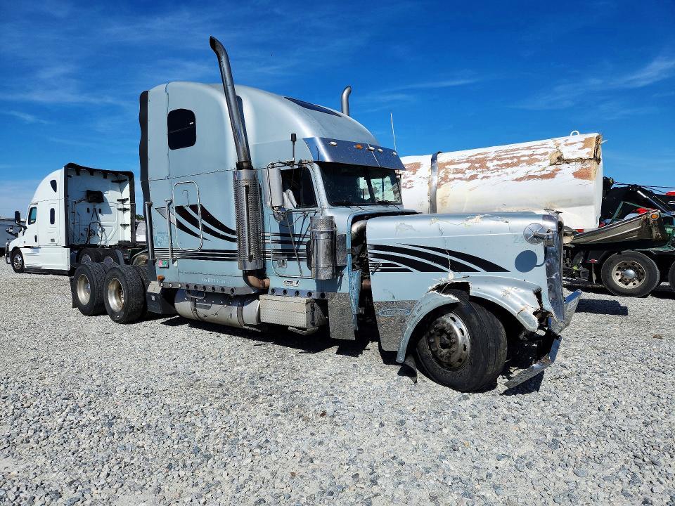2002 Freightliner FLD120 Semi Truck