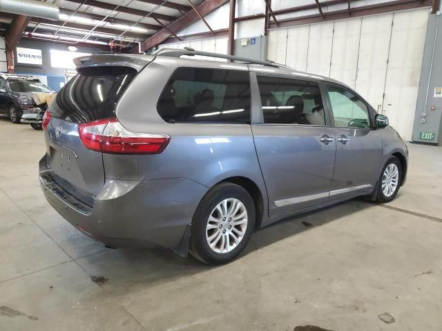 2017 Toyota Sienna XLE