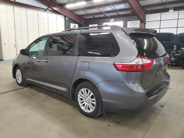 2017 Toyota Sienna XLE