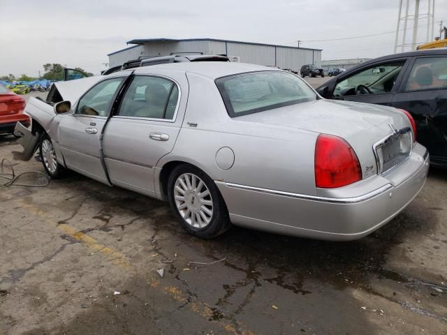 2005 Lincoln Town Car Signature Limited