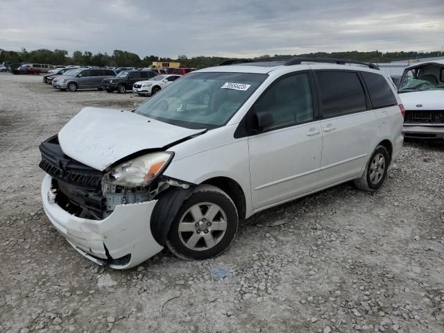 2004 Toyota Sienna XLE