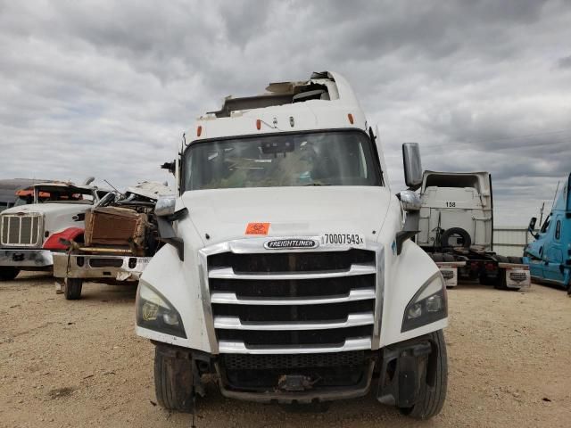 2020 Freightliner Cascadia 126