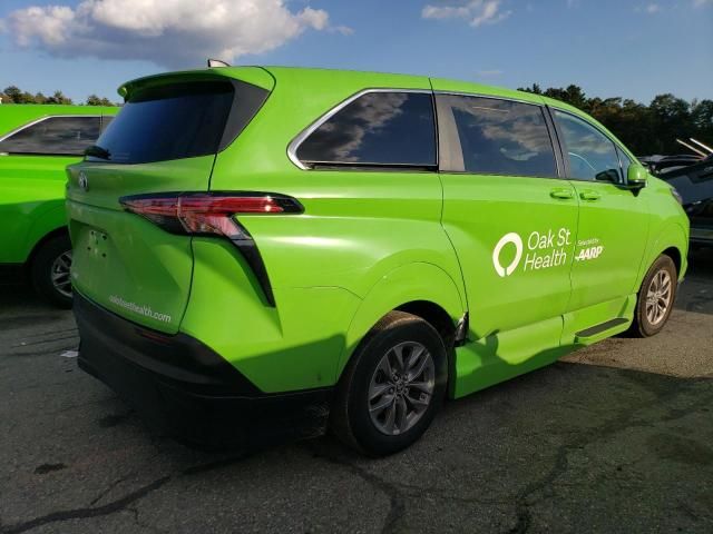 2022 Toyota Sienna LE