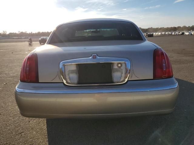 1999 Lincoln Town Car Signature